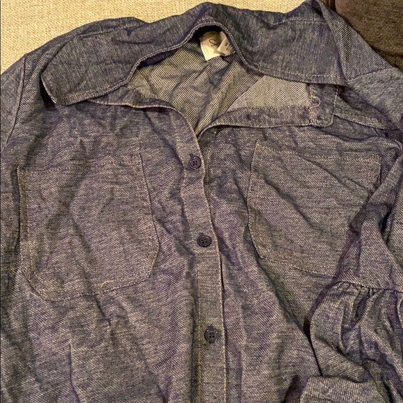 Gently used denim shirt - Picture 2 of 2